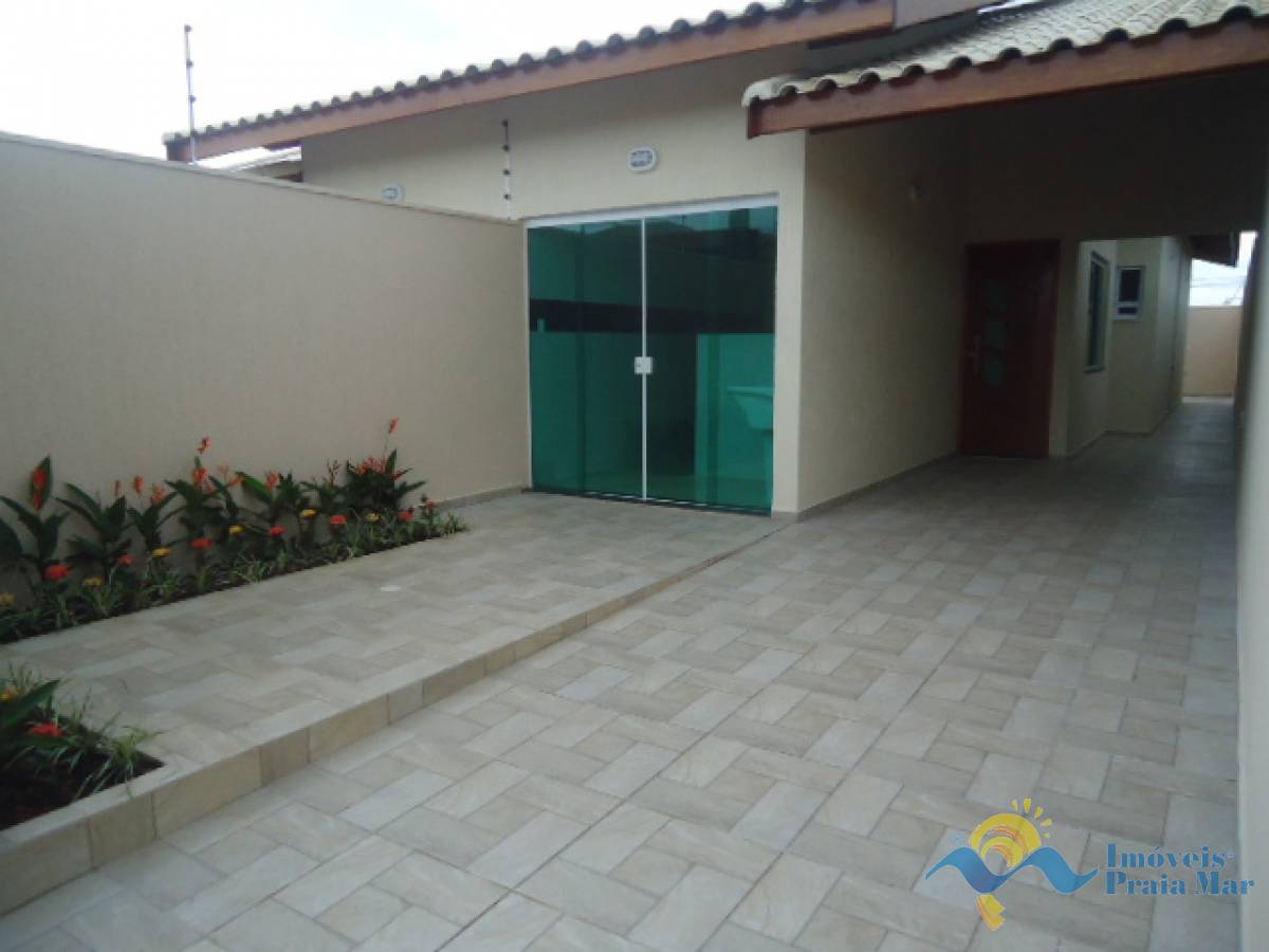 Casa para venda no bairro Jardim Márcia em Peruíbe
