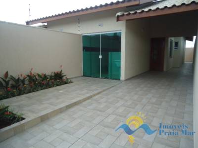 Casa para venda no bairro Jardim Márcia em Peruíbe